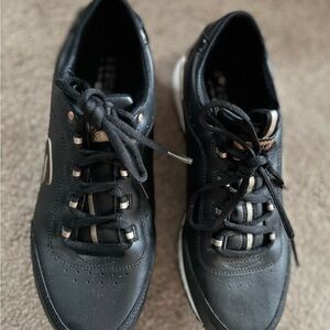 Like new! Women's 8.5 Skechers Black/Rose Gold Sneakers